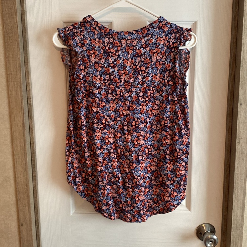 Universal Thread Flutter Sleeve Top - Picture 4 of 4